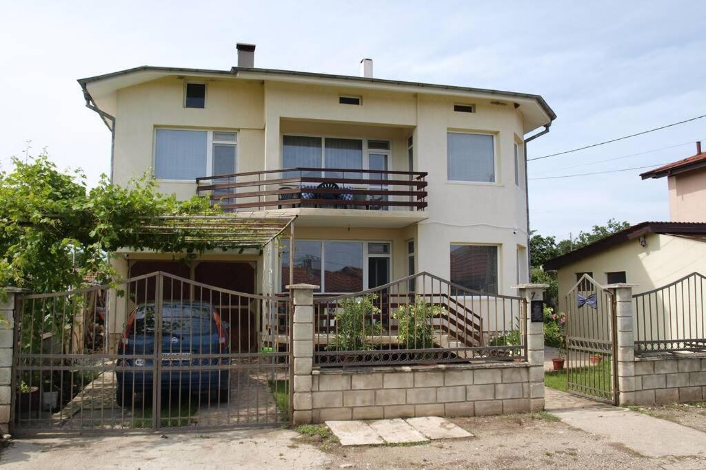 Къща За Гости Шишкови Shabla Ngoại thất bức ảnh